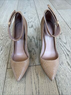Enzo Angiolini Tan Textured Pointed-Toe Ankle-Strap Pumps